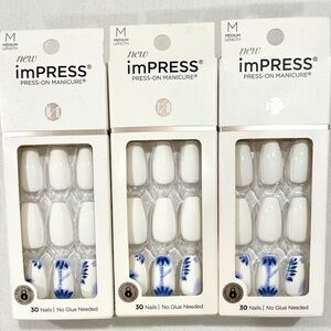 imPRESS Press-On Nails – White with Blue Floral Accent, Medium Length - 3 PACK